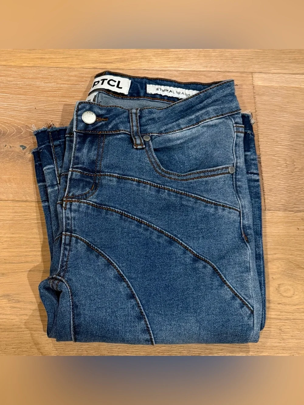 PTCL Ethical Denim Flare Seamed Women’s Jeans Size 25 unique! - Picture 6 of 14